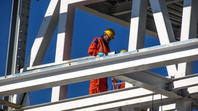 The Importance Of Lone Worker Monitoring In Ensuring Workplace Safety