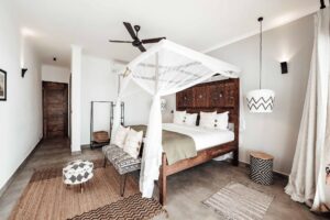 1731015352 325 WAYS TO STYLE RUGS ON THE WALLS