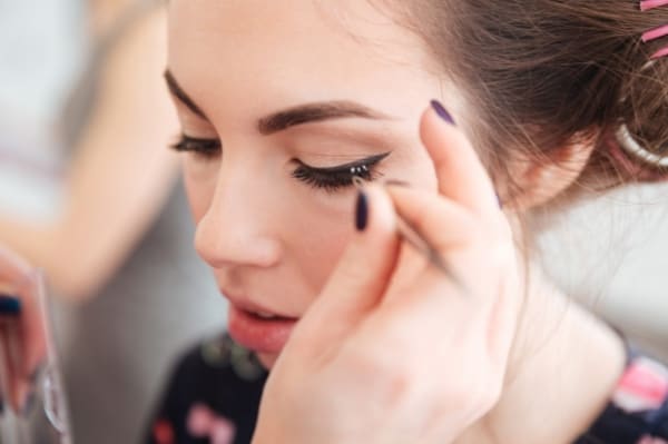 1731708874 402 Pros and Cons Of Using Eyelash