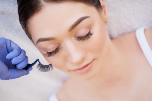 1731708874 46 Pros and Cons Of Using Eyelash