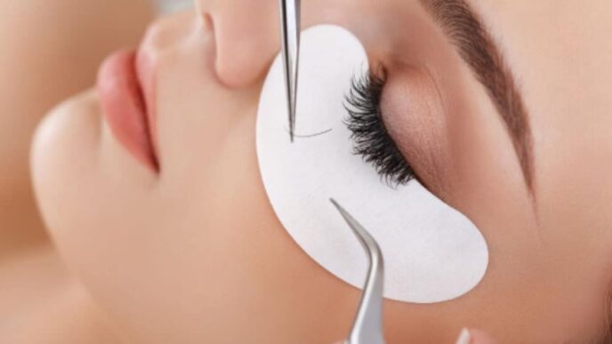 Pros and Cons Of Using Eyelash Extensions