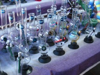 A Simple Guide on the Basics of Cleaning Your Bongs