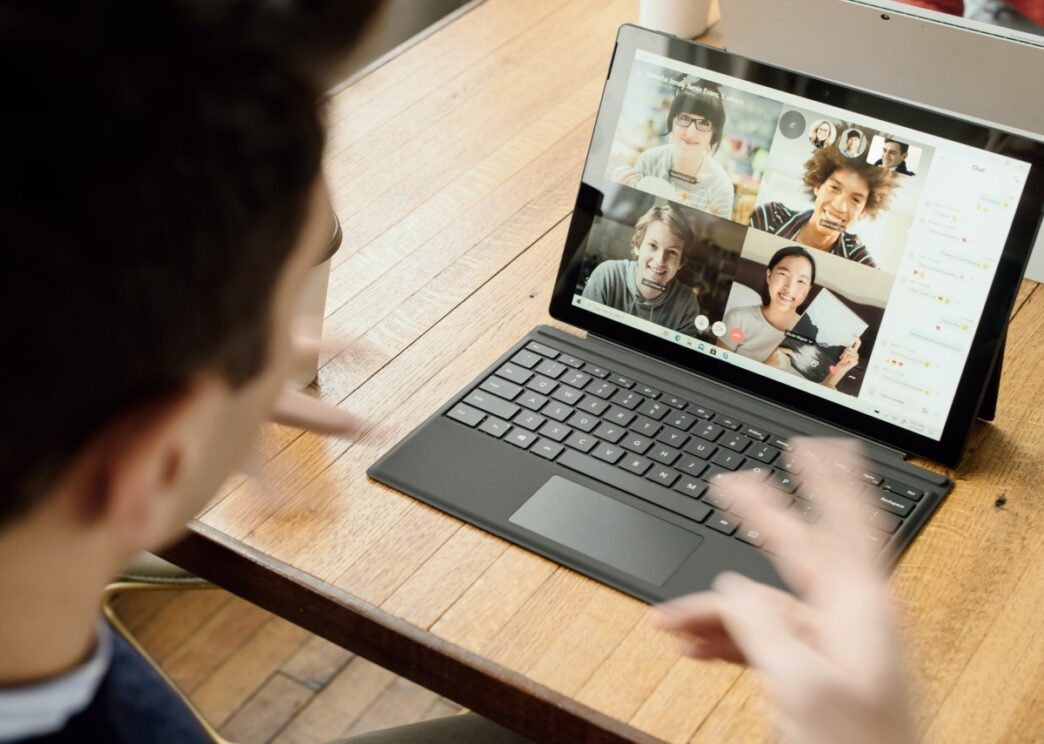 Improve Your Chances of Closing a Sale With a Video Chat Conversation