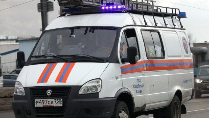 In Moscow, law enforcement agencies uncovered another VIP taxi under the guise of a Ministry of Emergency Situations...