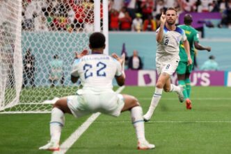 The French and the British, without saying a word, gave a concert of great football to their people...