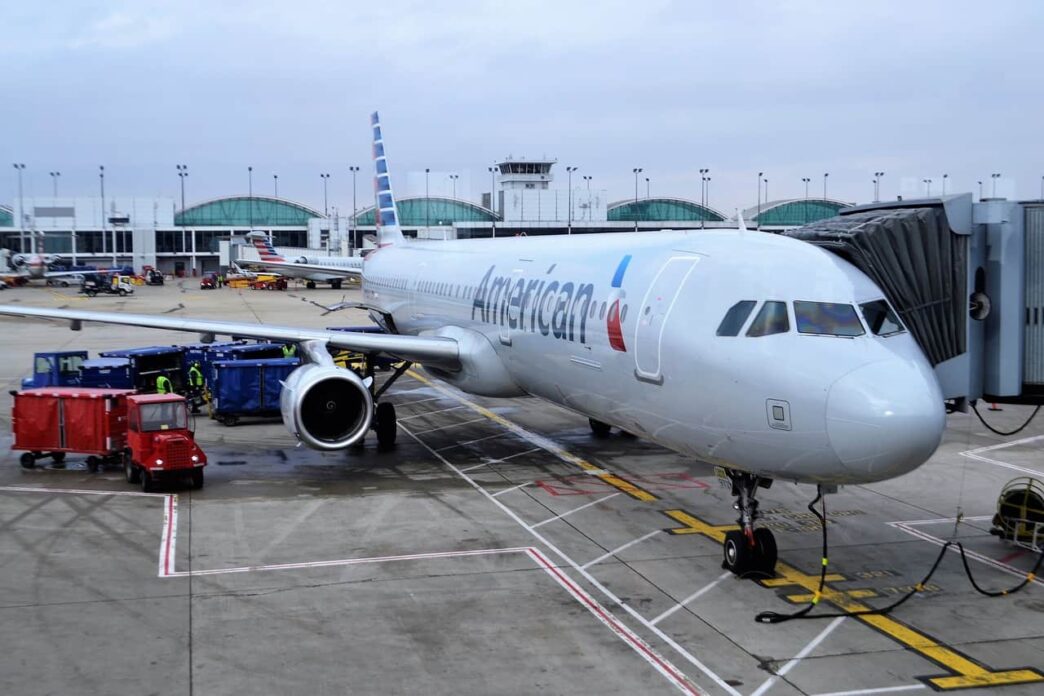 American Airlines resumes flights after Christmas Eve ground stop