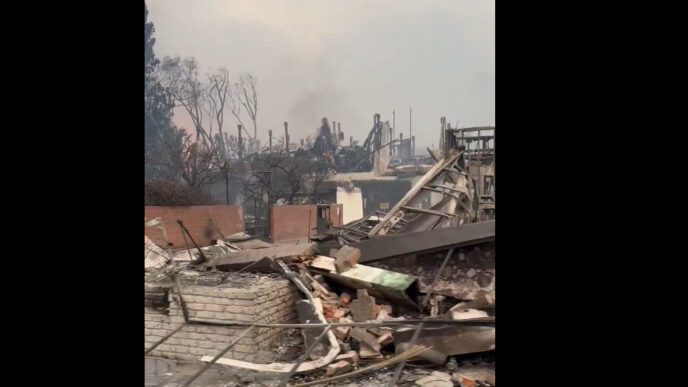 Hydrants run dry in LA fire battle, residents urged to save water