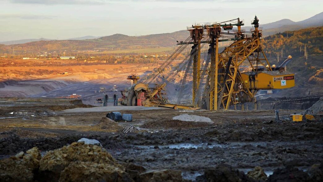 Pokrovsk mine halts work as Russia advances in Ukraine