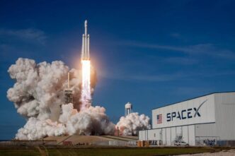 Musk sends SpaceX team to visit key US air traffic command center