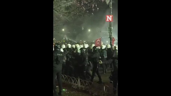 Turkey detains 1,100 people since Erdogan rival’s arrest