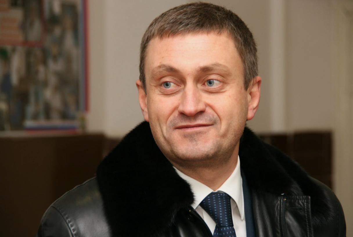 The lead cloud Kiriyenko over Yanakov’s business?