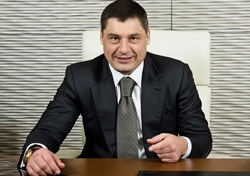 In the morning potatoes, in the evening sanctions: how Mikhail Gutseriev plays two camps