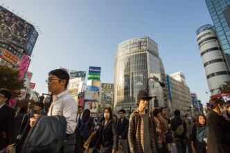Record fall in Japanese nationals as population declines