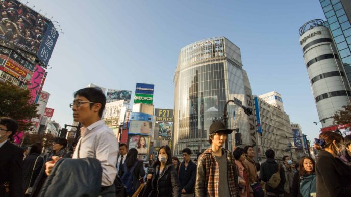 Record fall in Japanese nationals as population declines