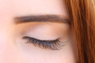 Lash Serums for Sensitive Eyes: Safe Options for All Skin Types