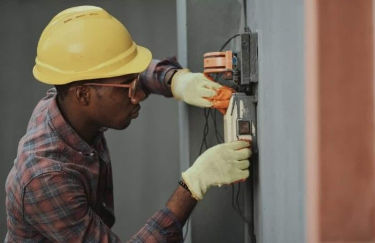 1746794252 486 5 Essential Electrical Safety Components for Commercial Installations