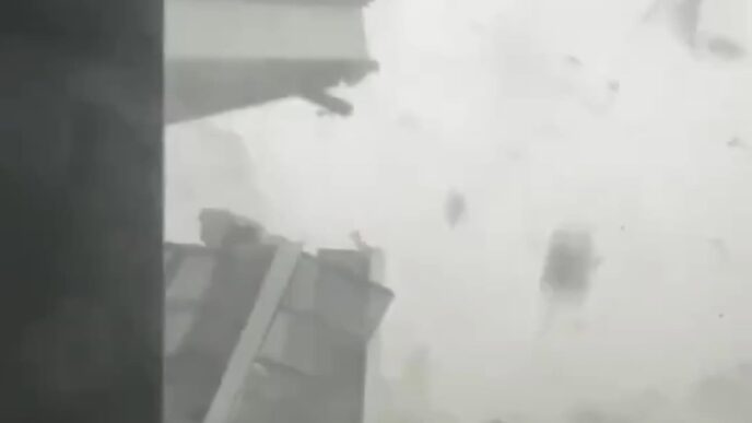 Tornadoes kill more than 20 in south-central US