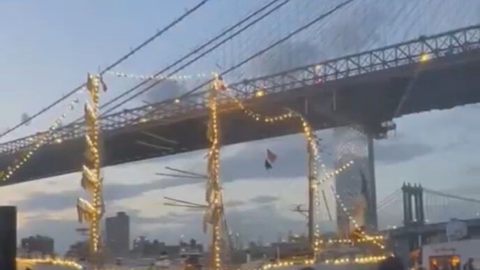 Brooklyn Bridge ship crash kills two people: NYC mayor