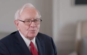 Warren Buffett to remain as Berkshire Hathaway board chair